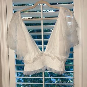 Elevated shoulder plunge top